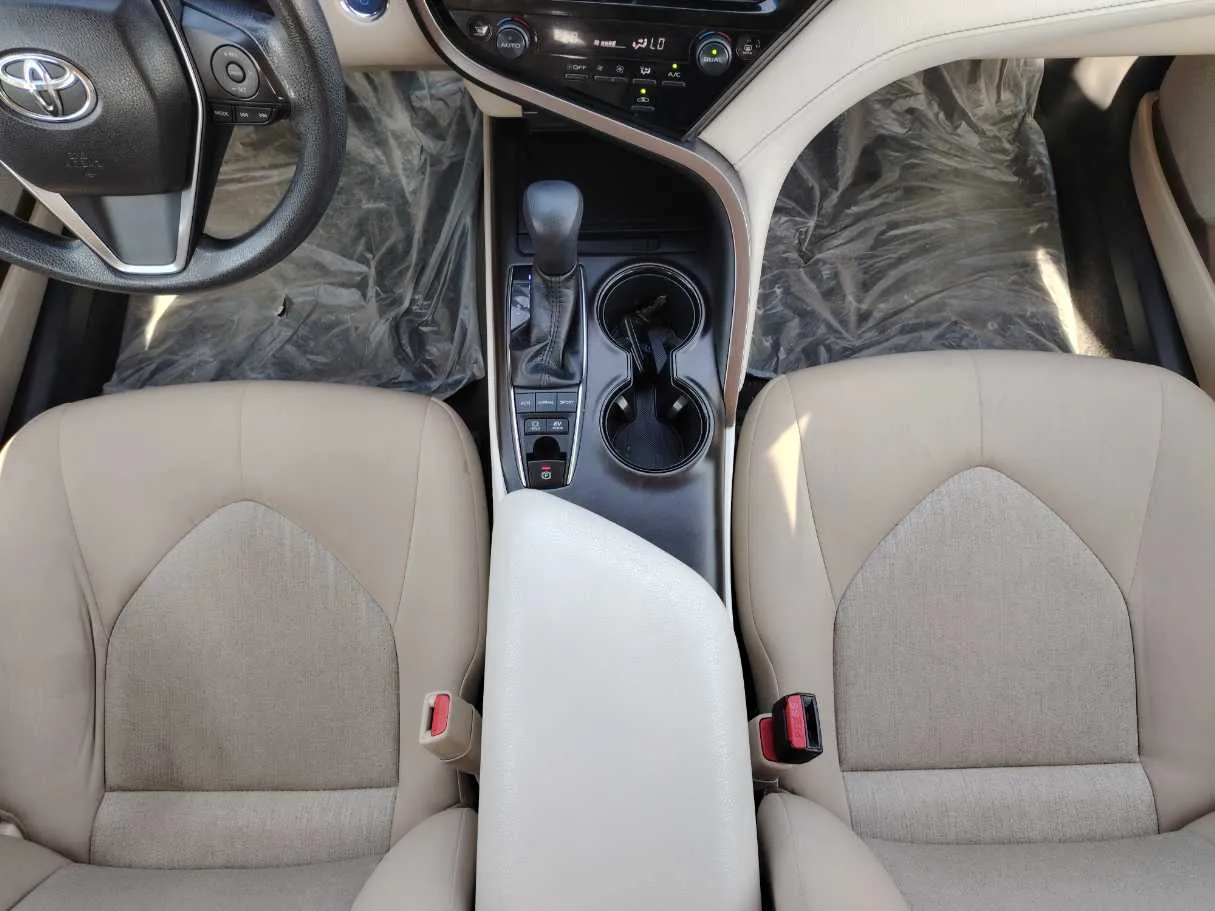 Car image 18
