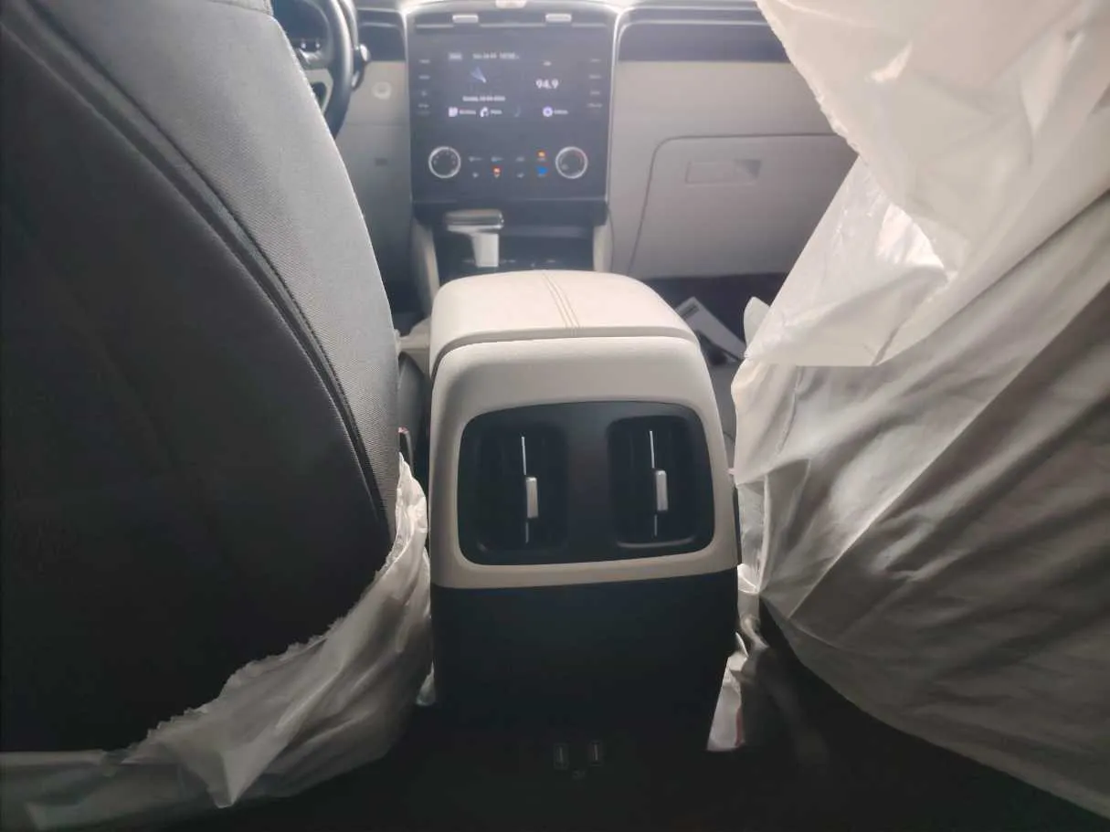 Car image 28