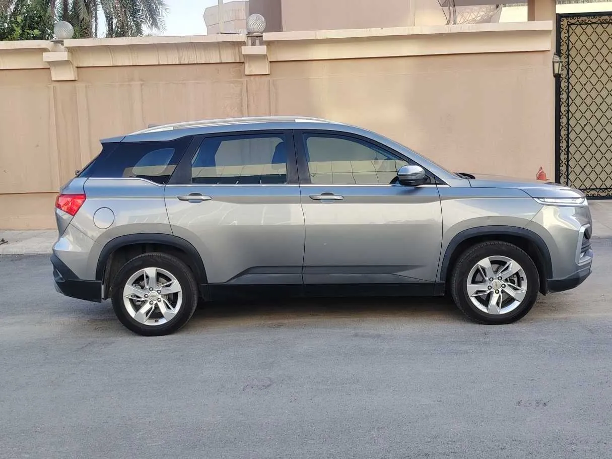 Car image 4