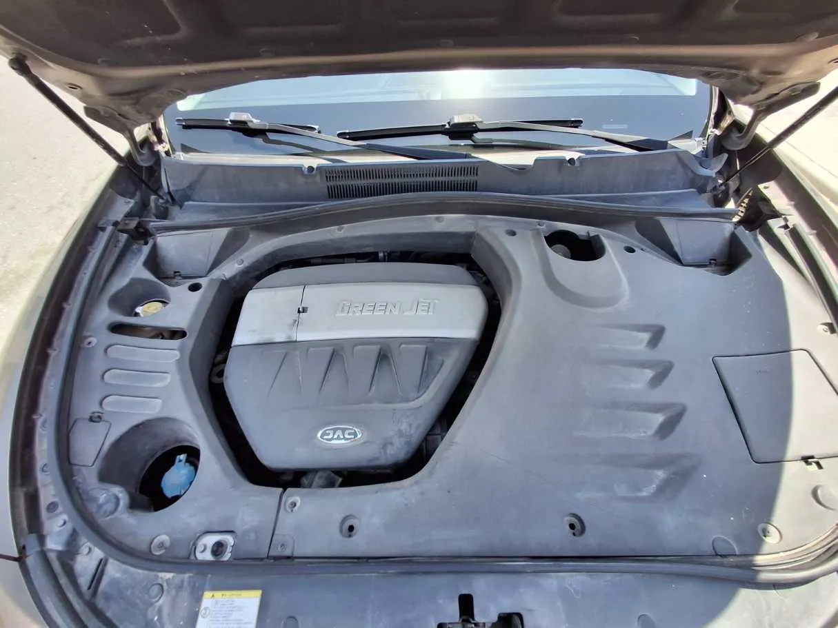 Car image 18