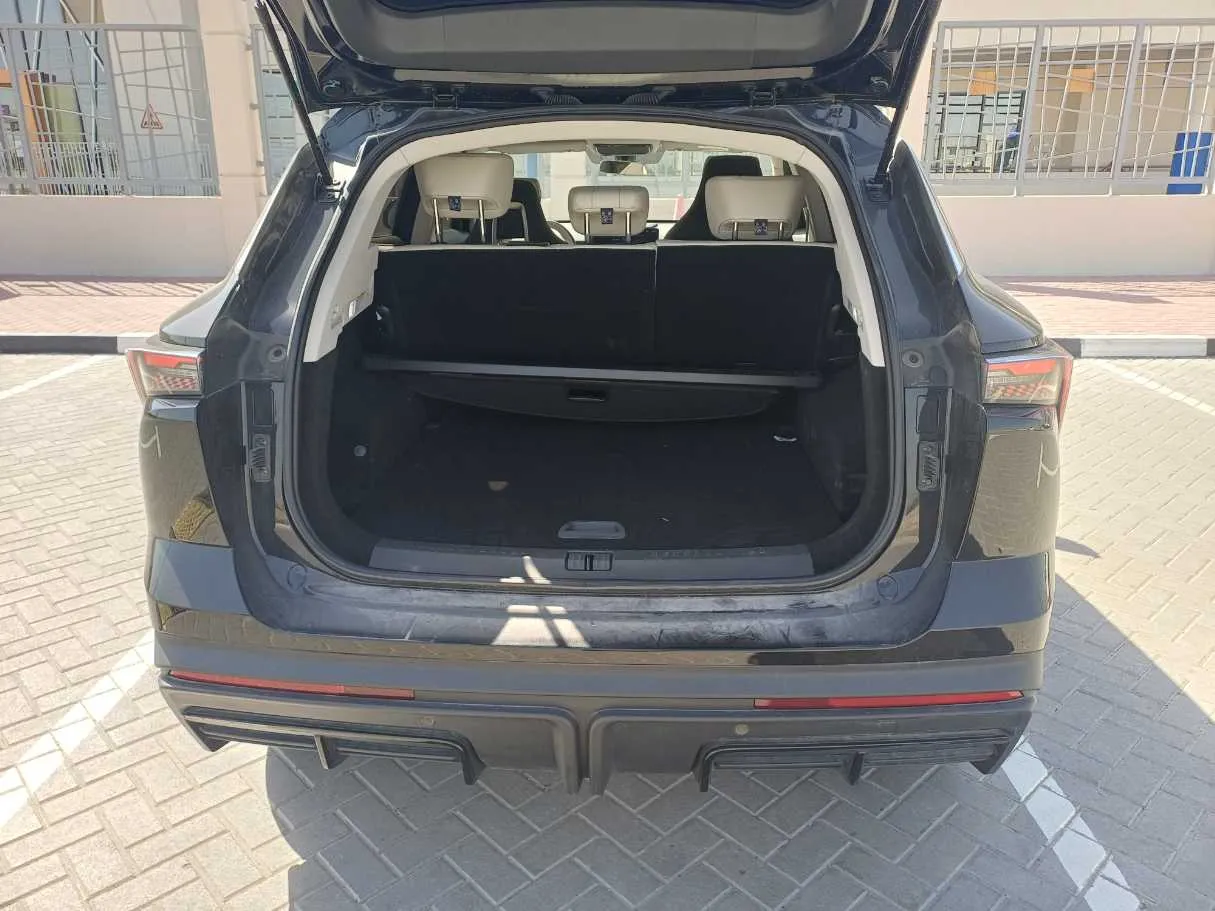 Car image 19