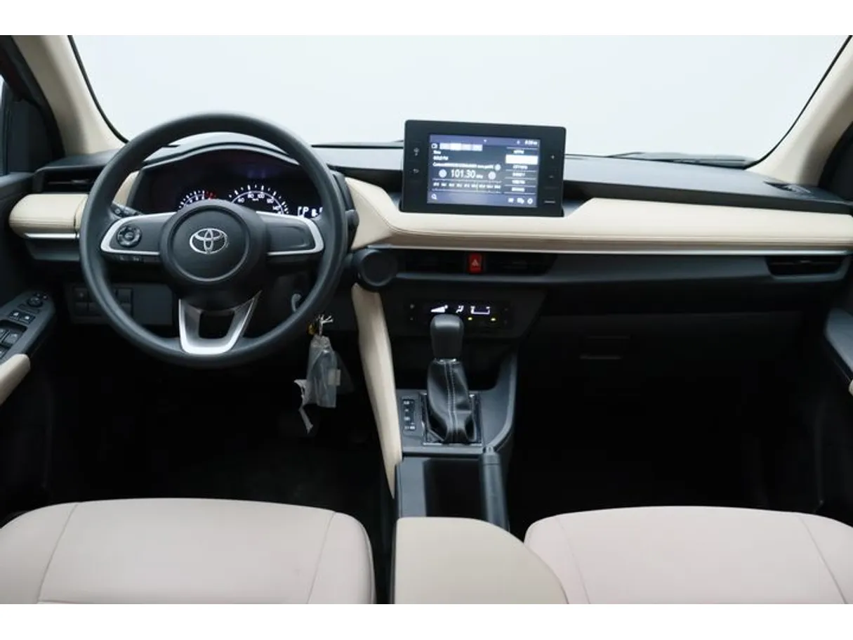 Car image 14