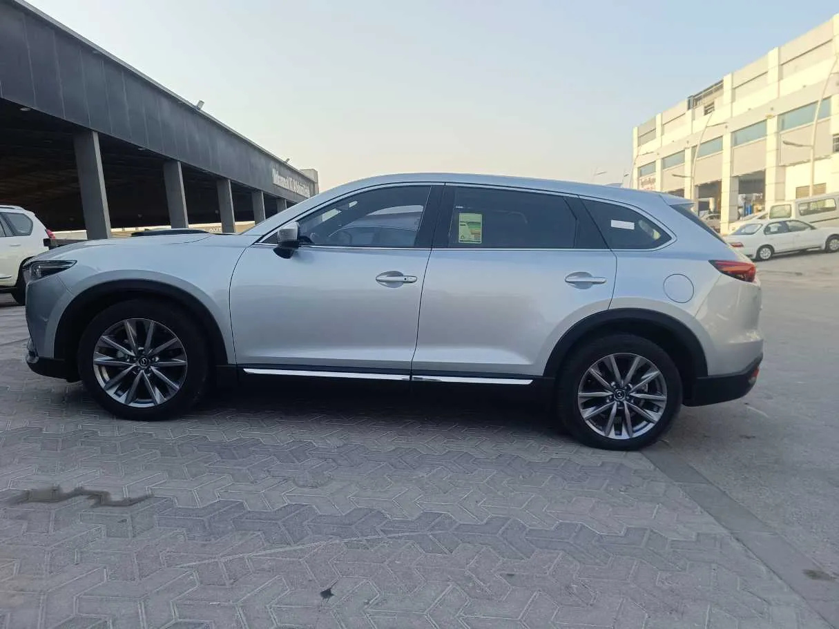 Car image 8