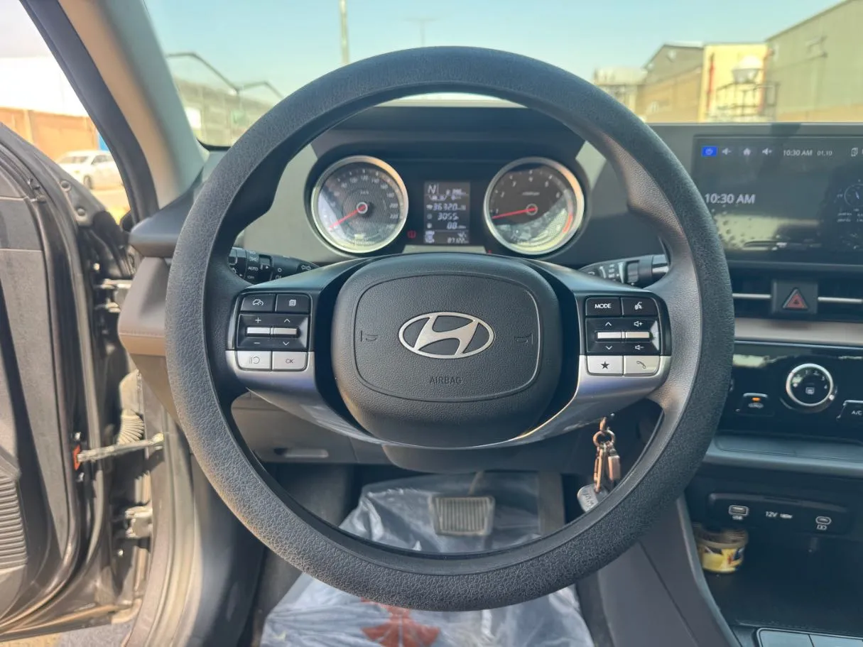 Car image 17