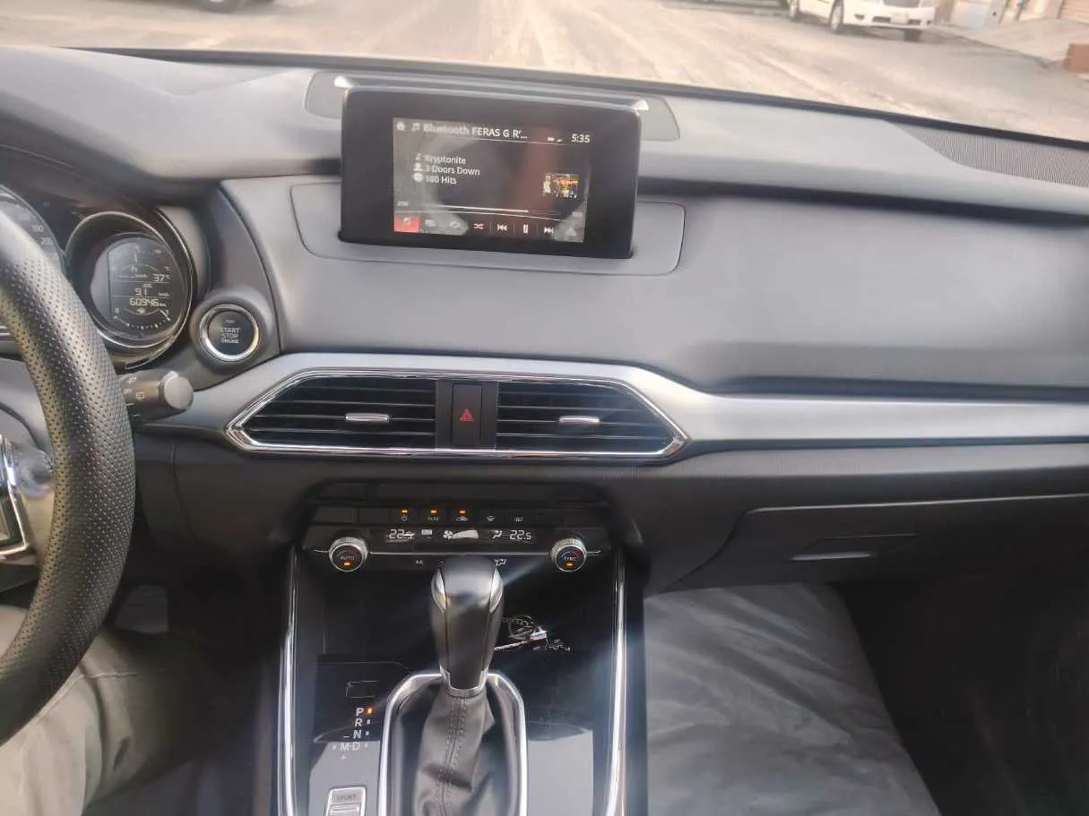 Car image 25
