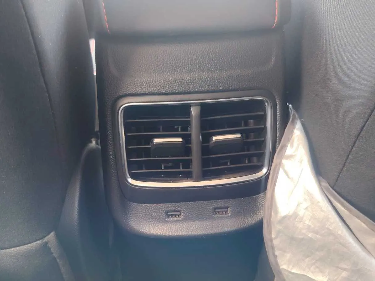 Car image 27
