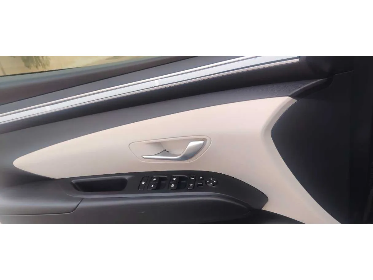 Car image 27