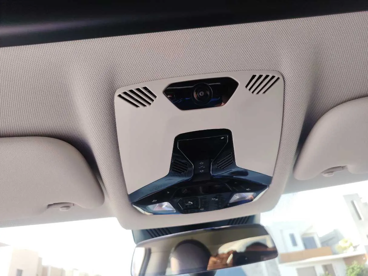 Car image 22