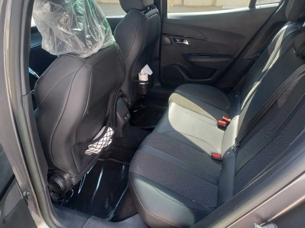 Car image 15