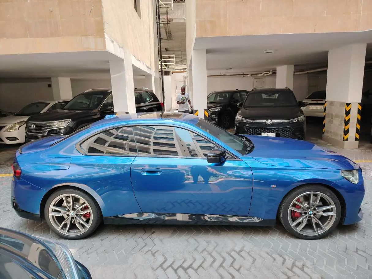 Car image 4
