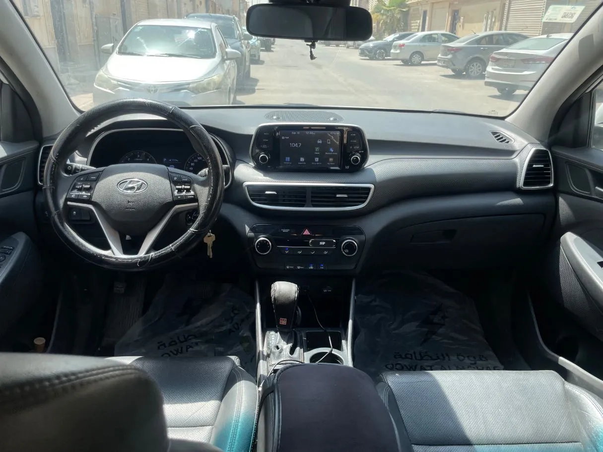Car image 17