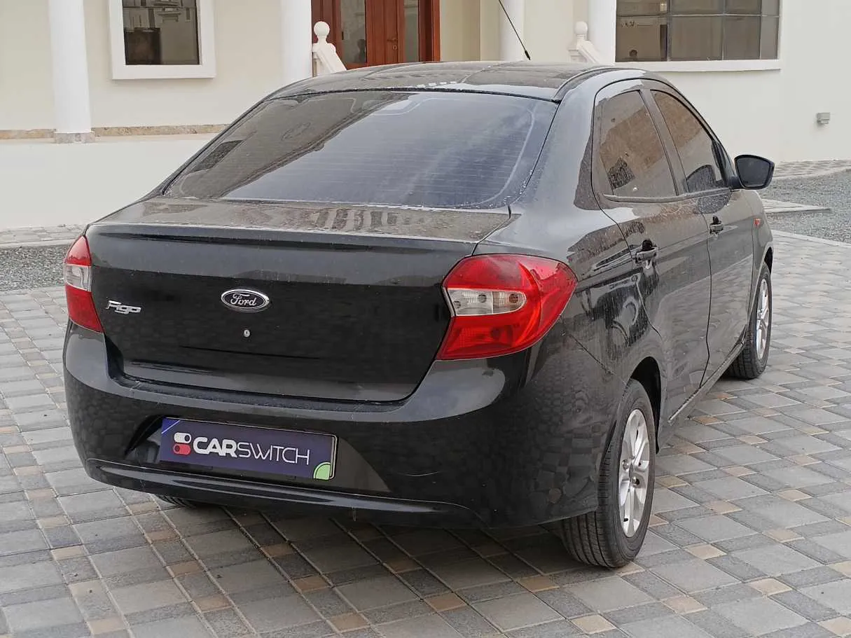 Car image 5