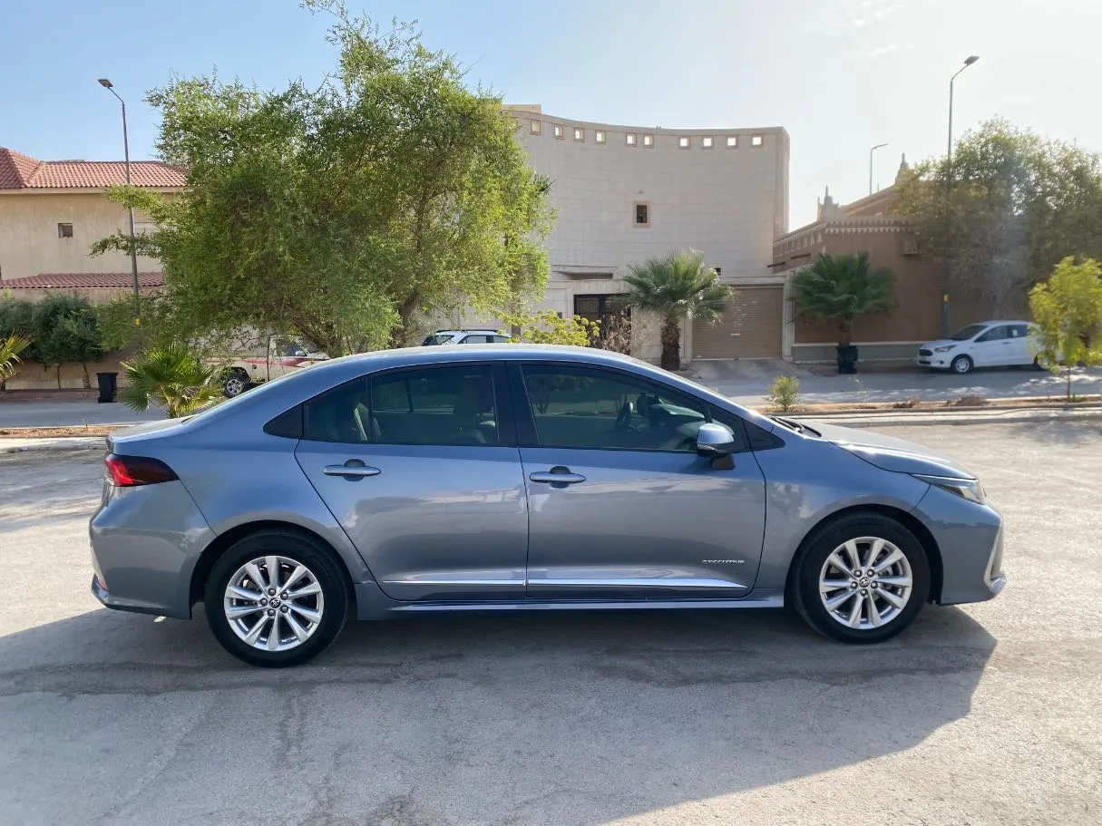 Car image 4