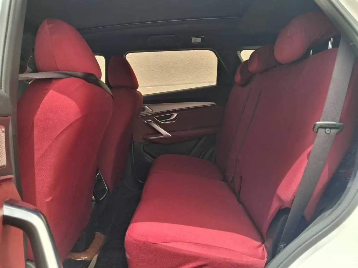Car image 10