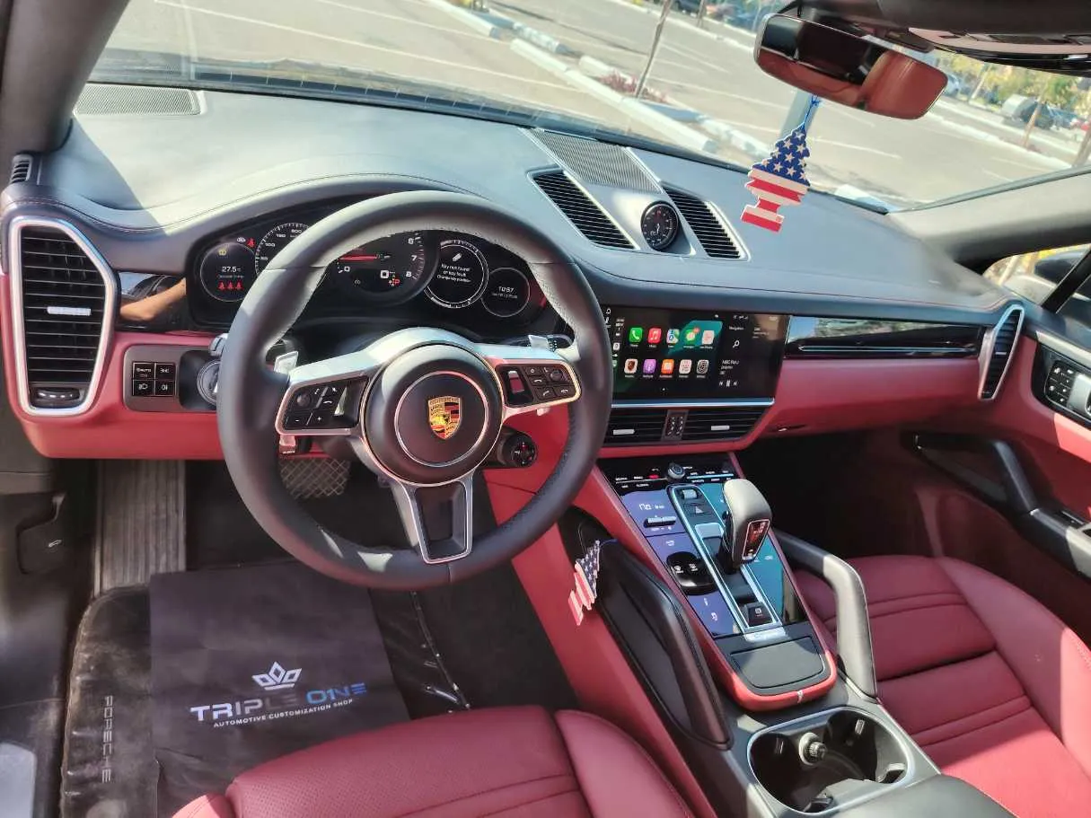 Car image 12
