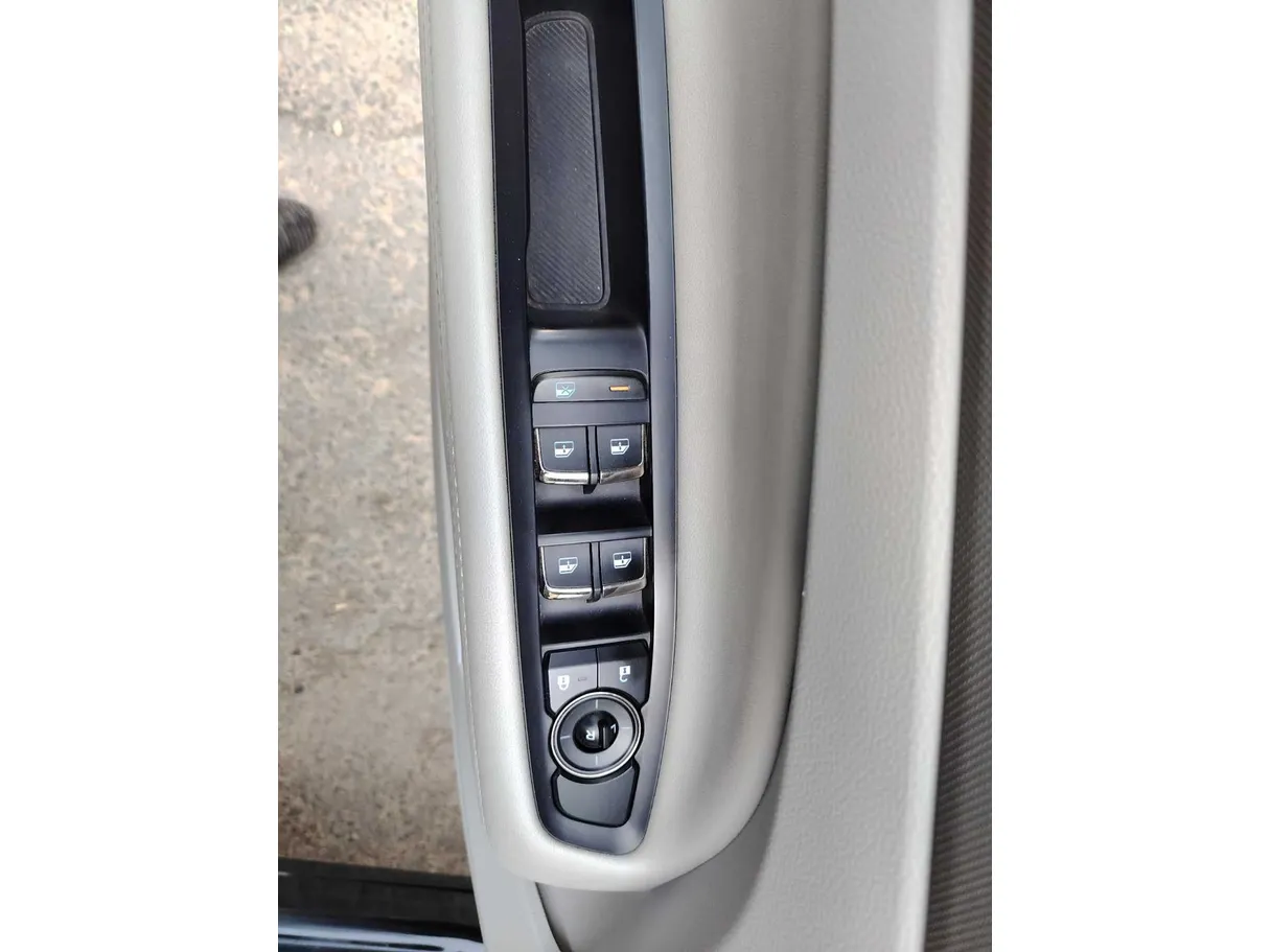 Car image 35