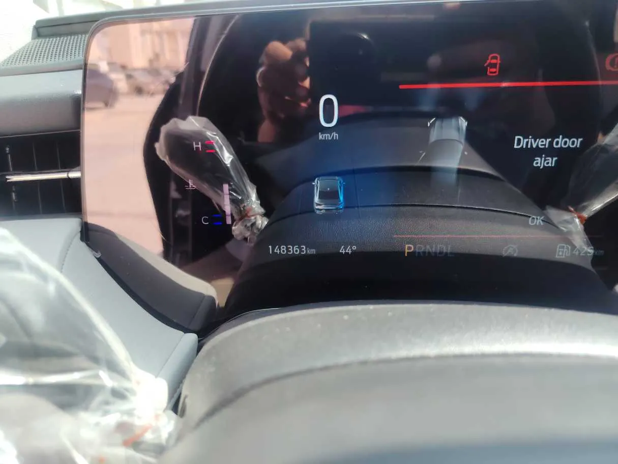Car image 14