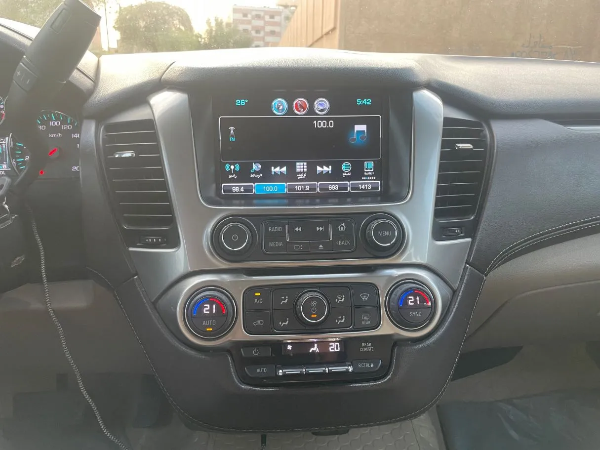Car image 19