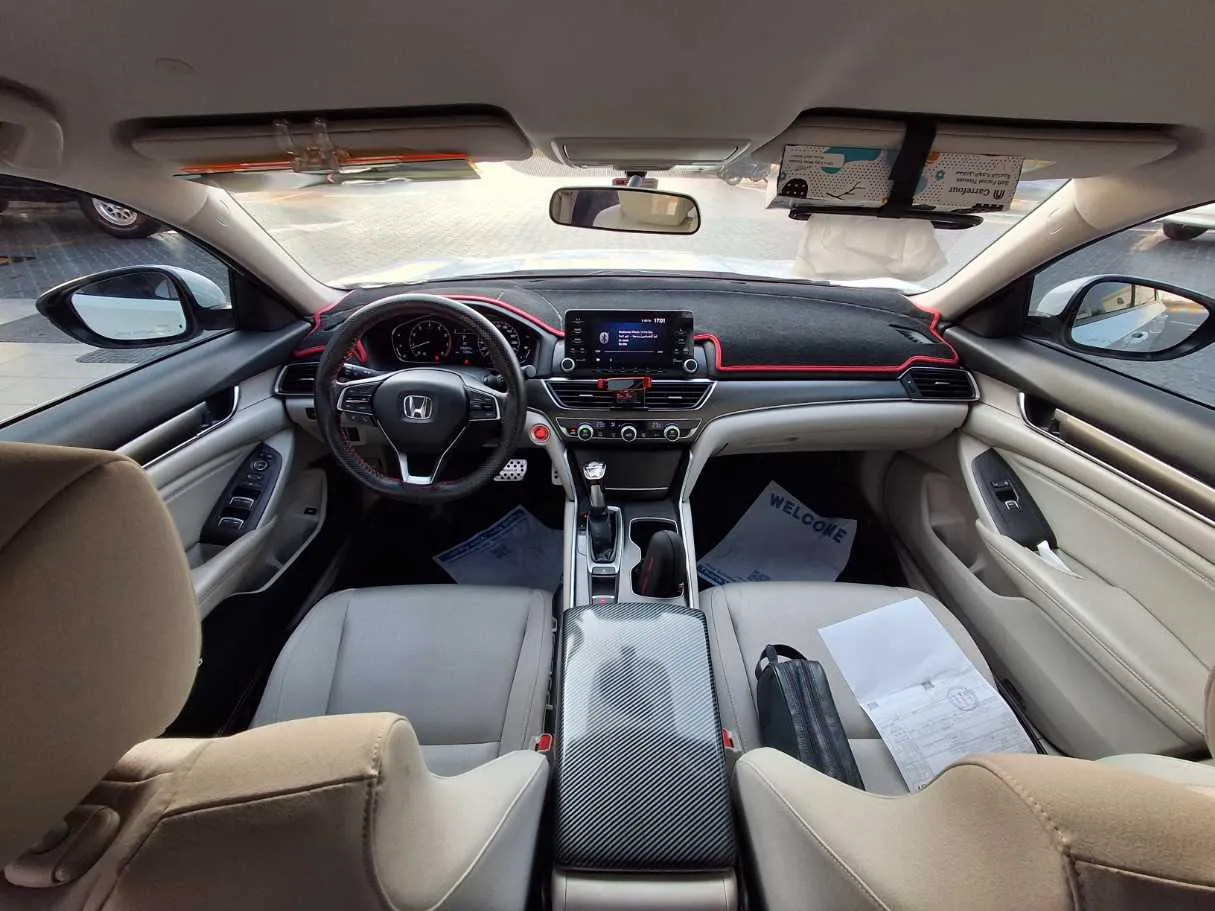 Car image 14