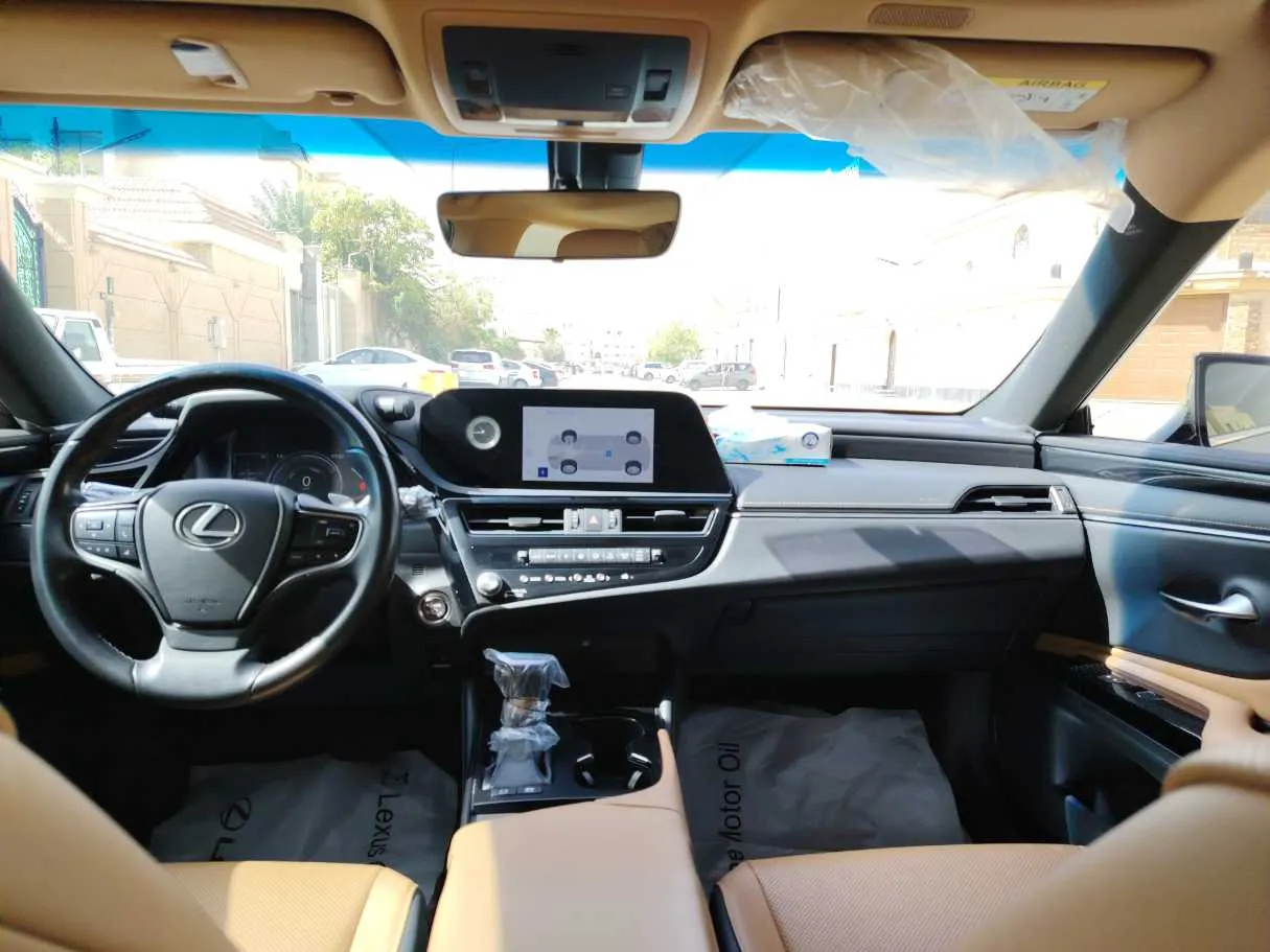 Car image 15