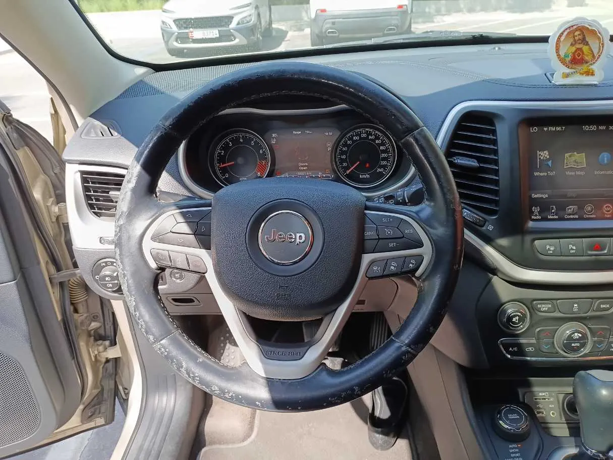 Car image 14