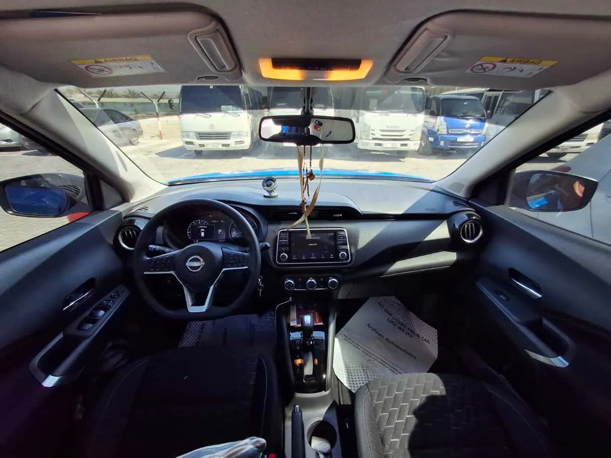 Car image 14