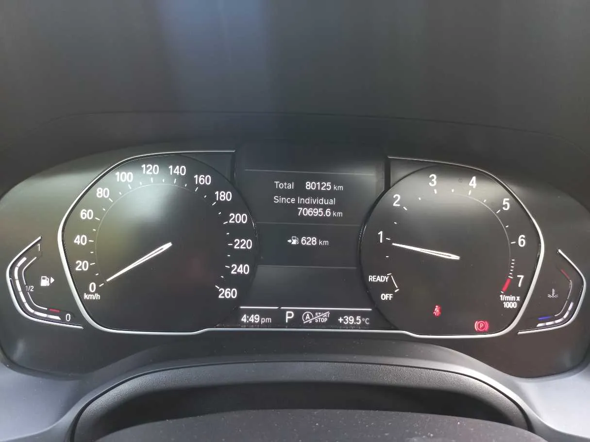 Car image 18