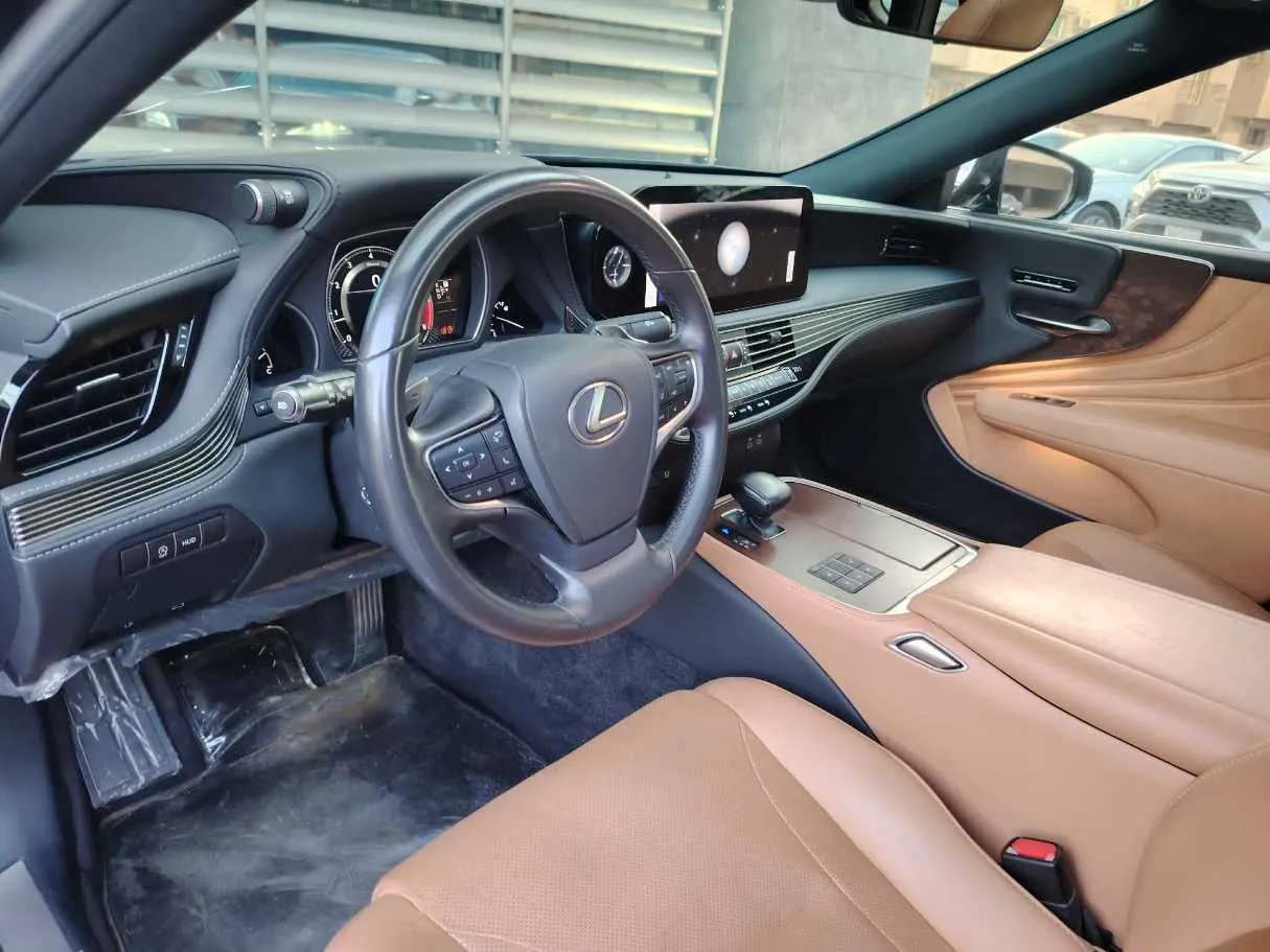 Car image 13