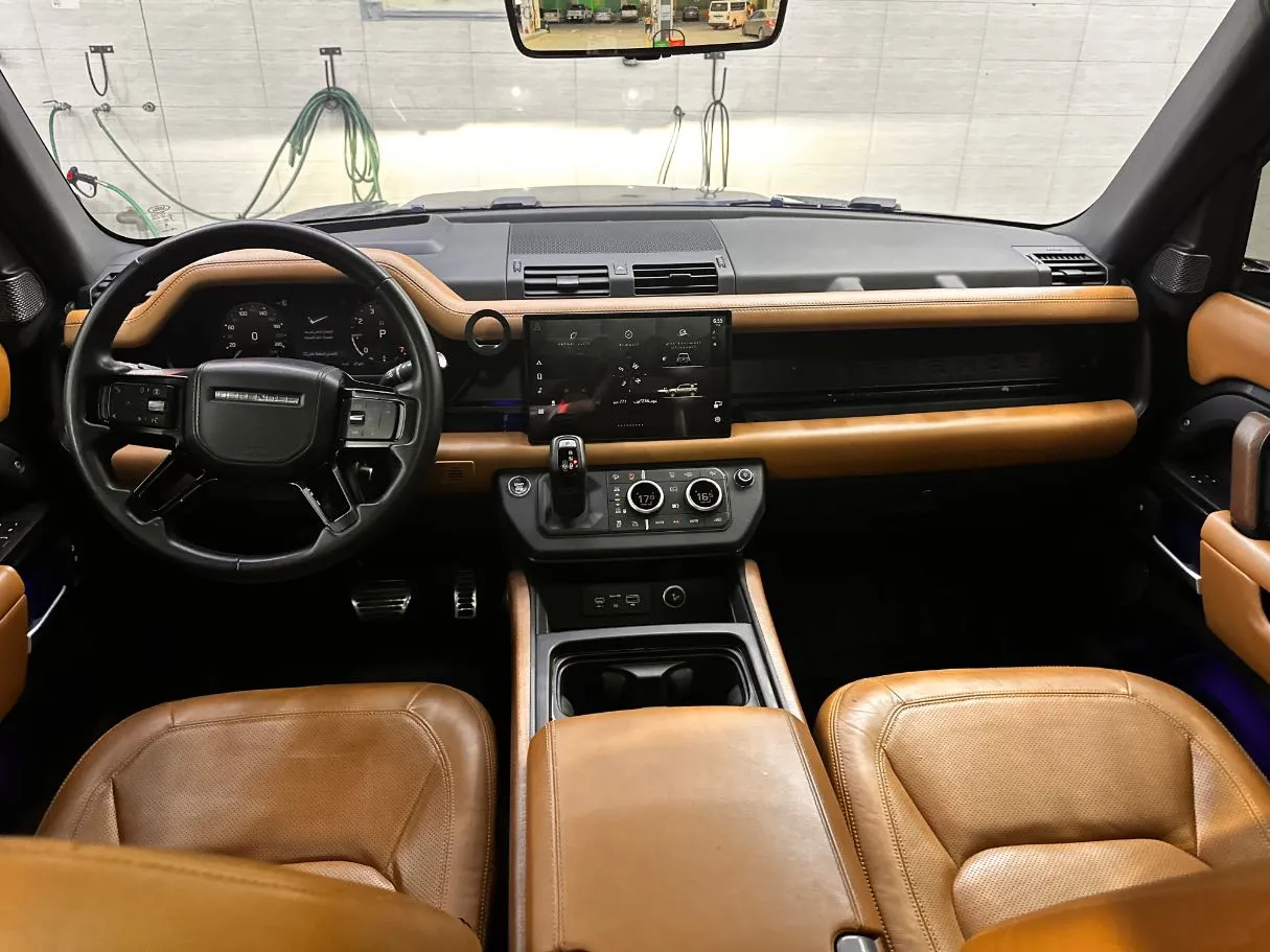 Car image 17