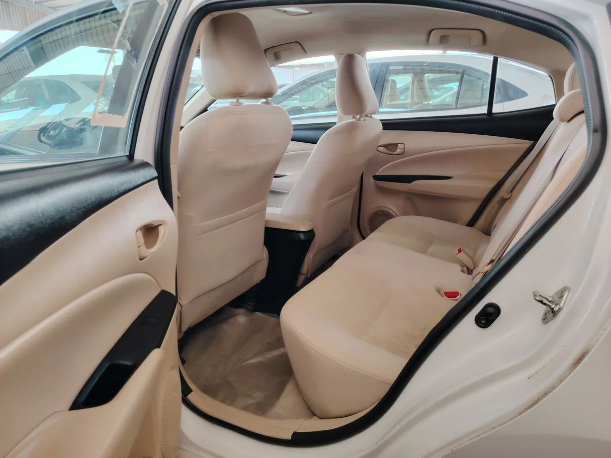 Car image 15