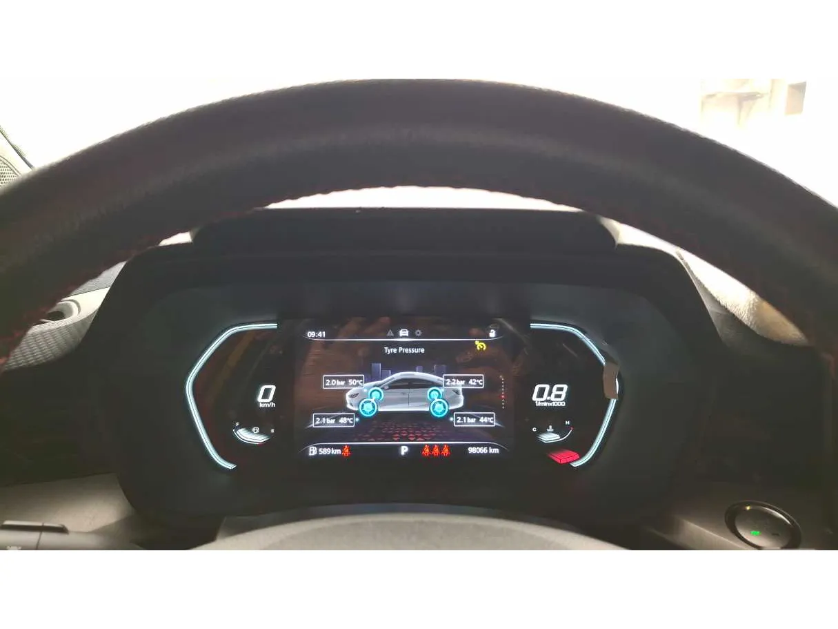 Car image 18