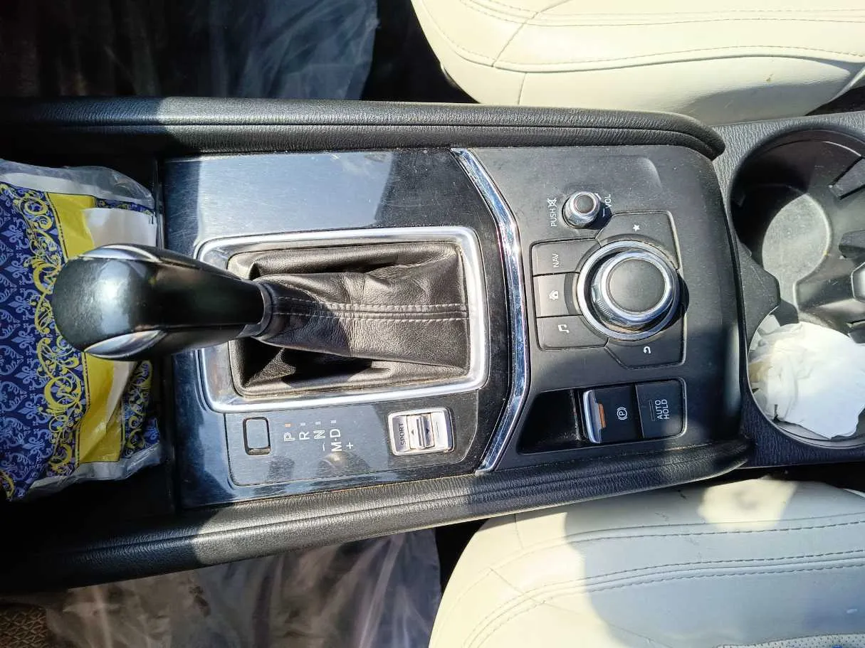 Car image 17