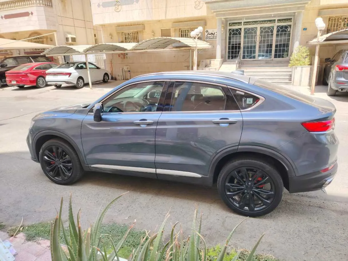 Car image 8