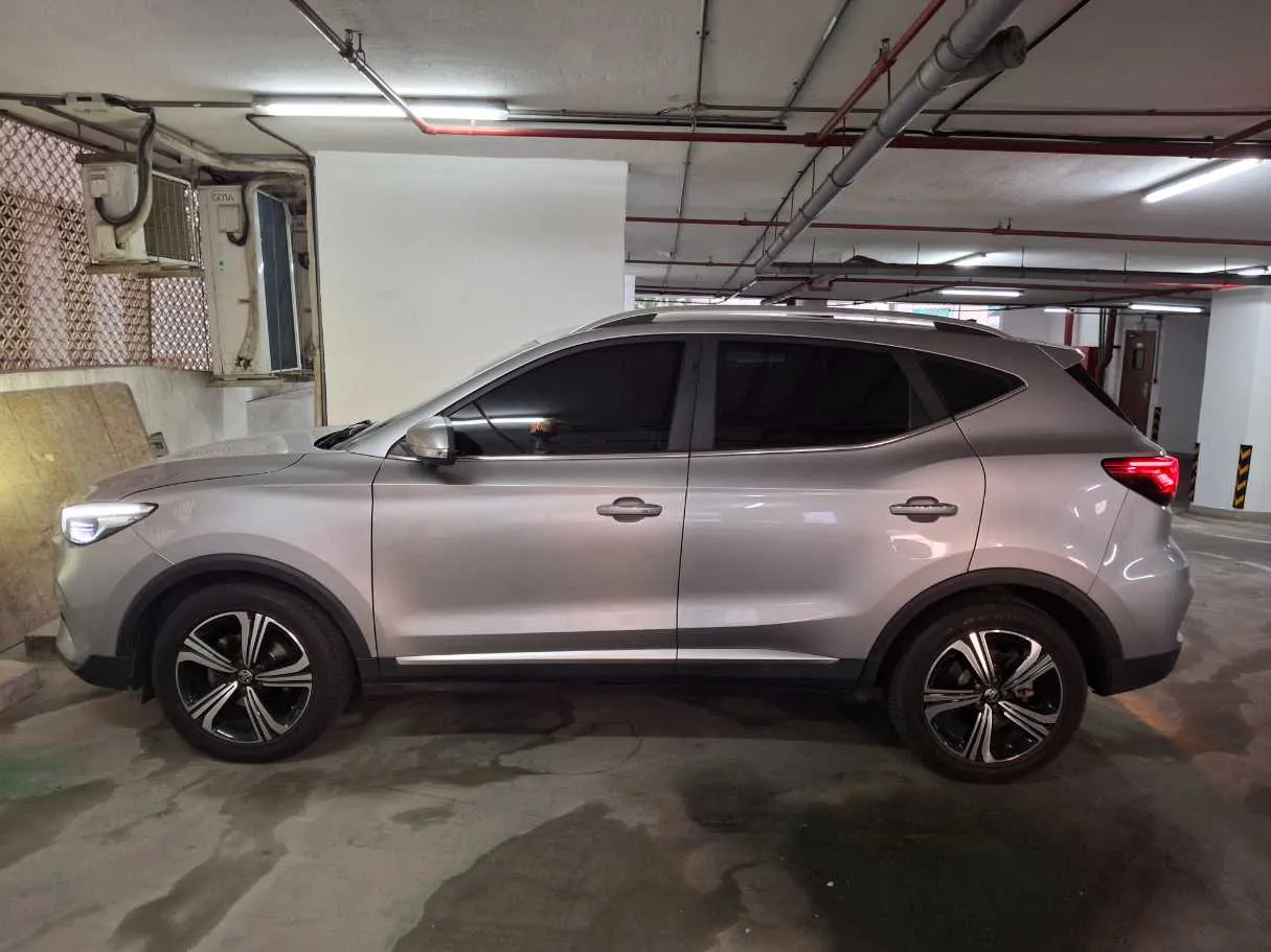 Car image 8