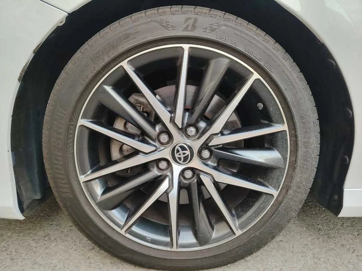 Car image 10