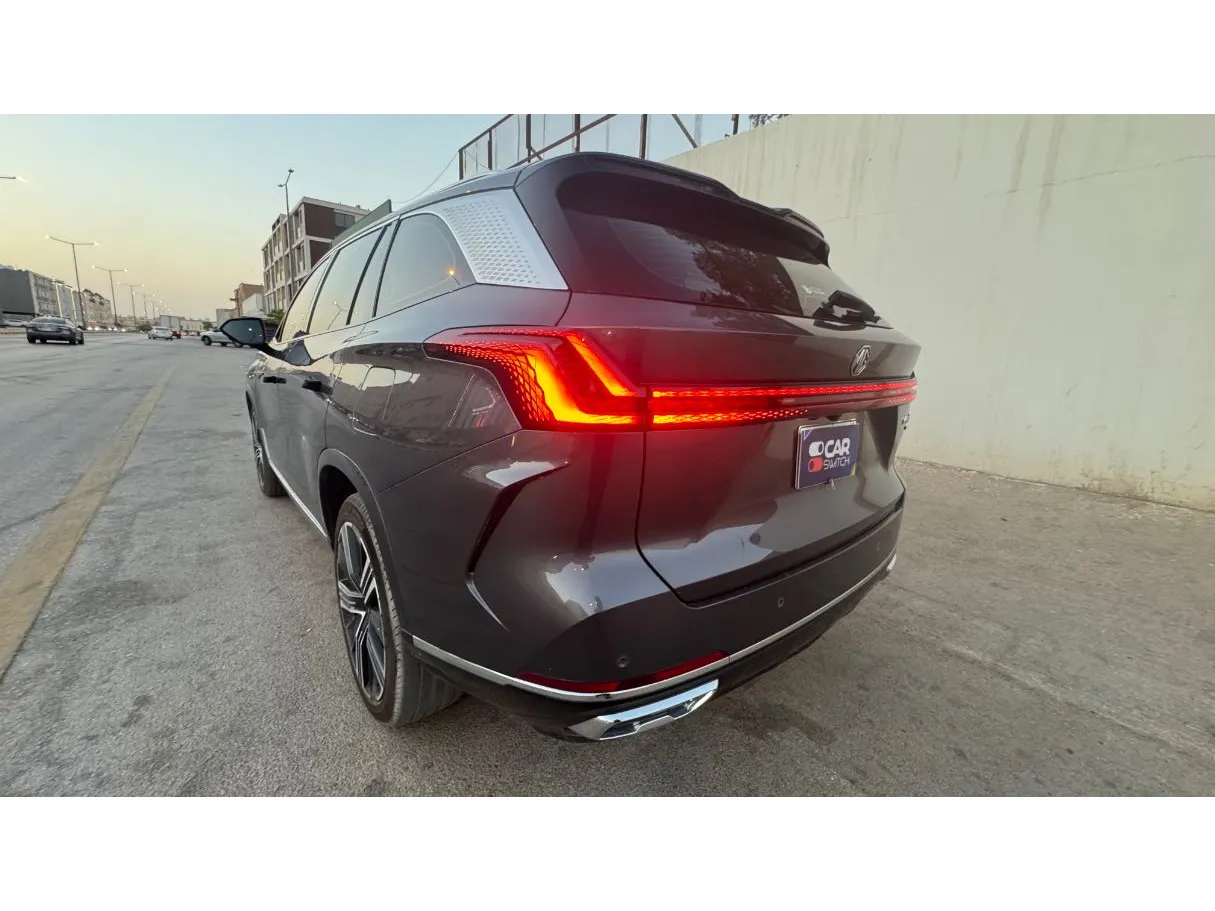 Car image 7