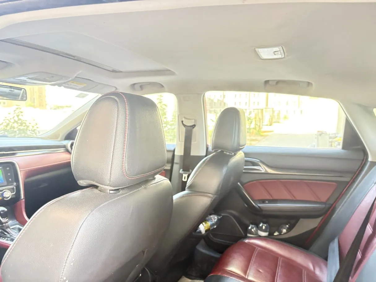 Car image 17
