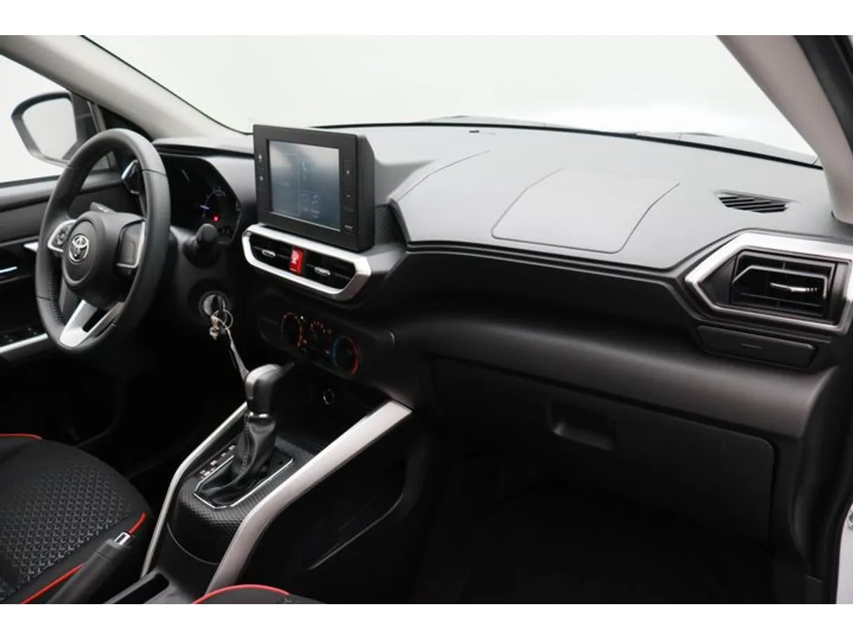 Car image 10