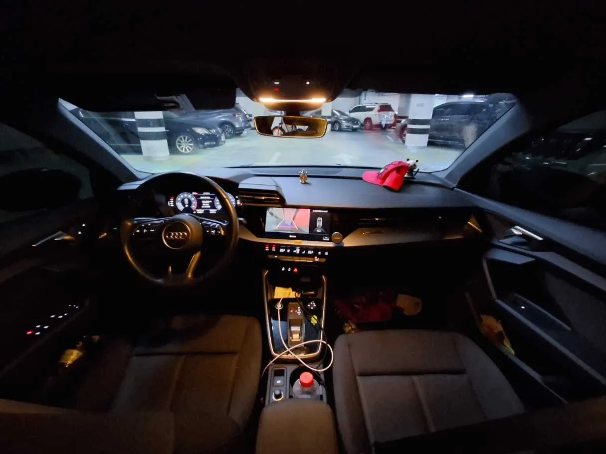 Car image 14