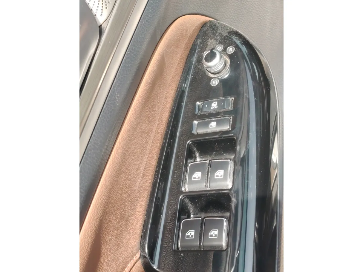 Car image 32