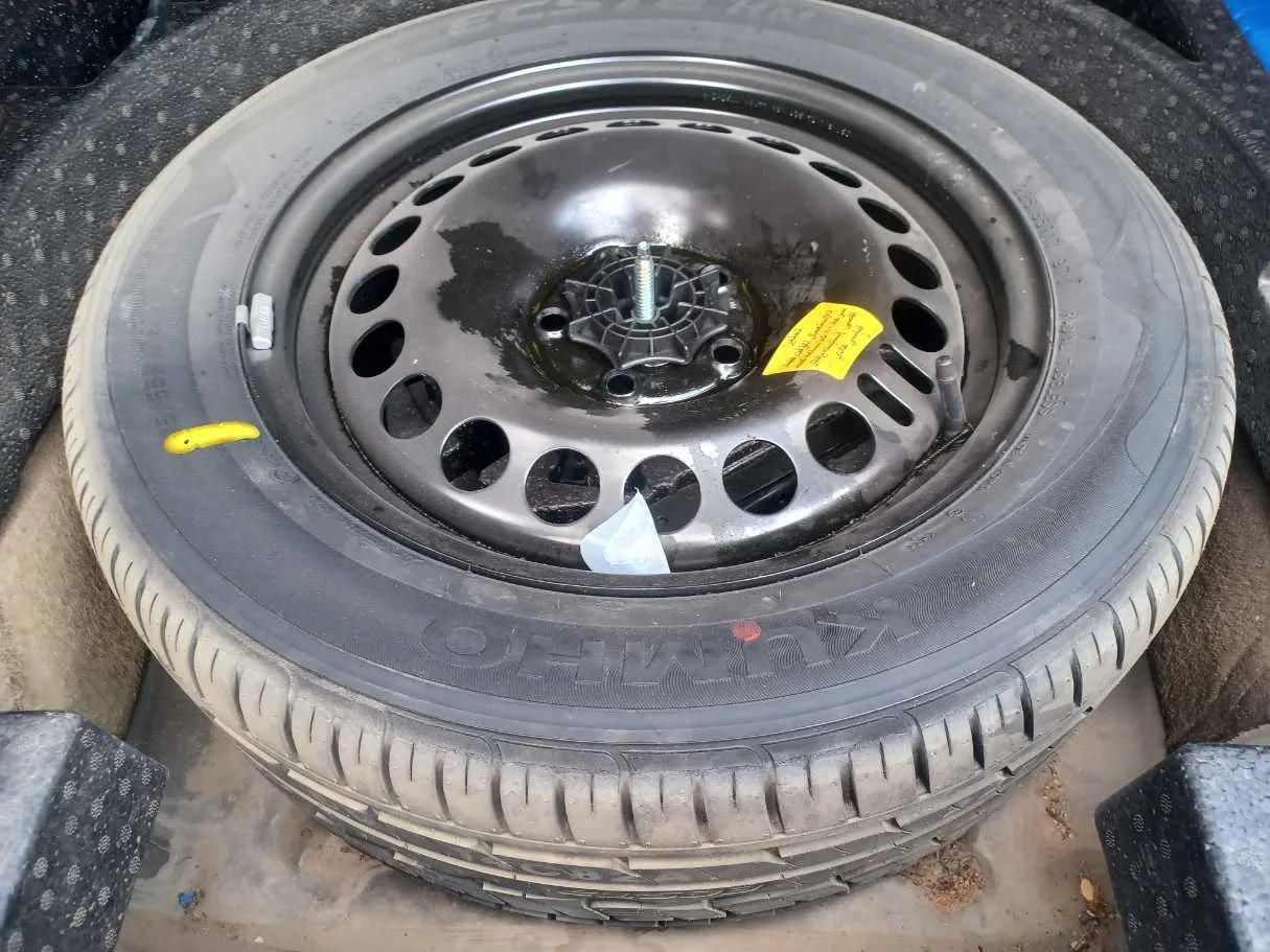 Car image 22
