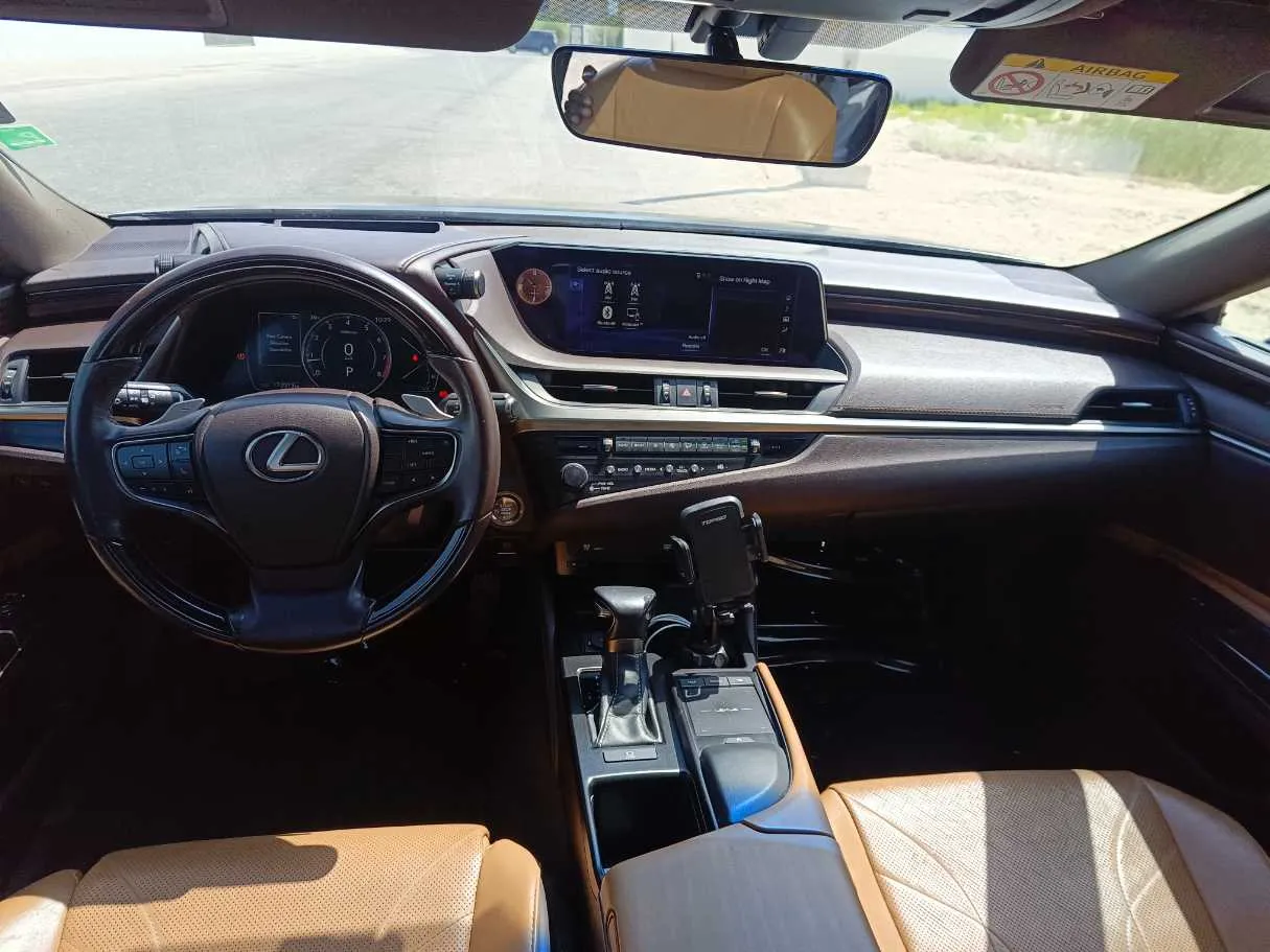 Car image 20