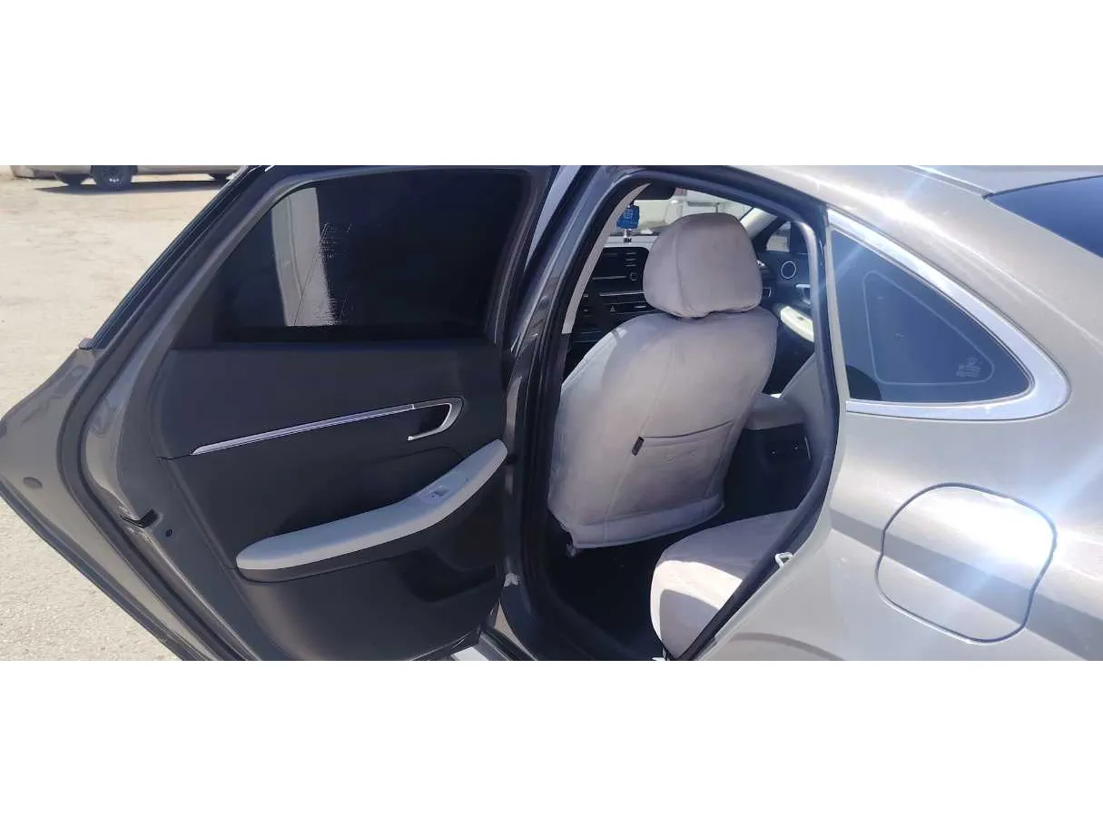 Car image 29