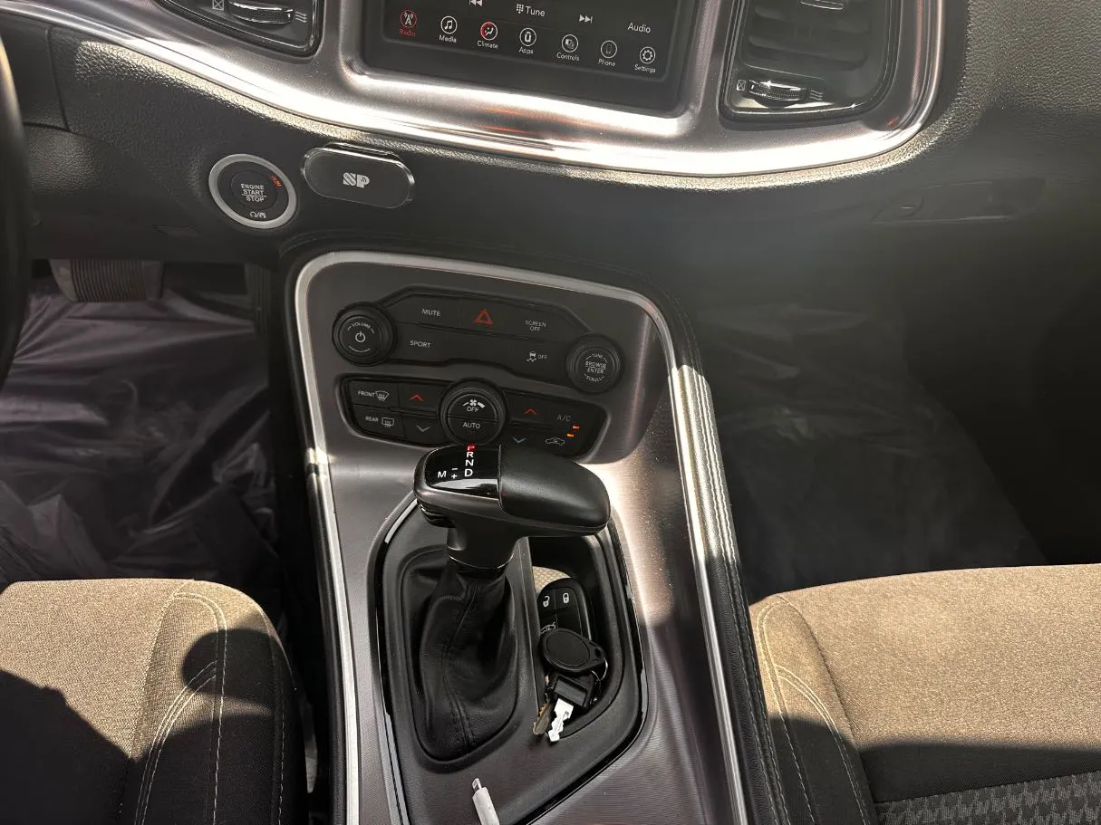 Car image 15