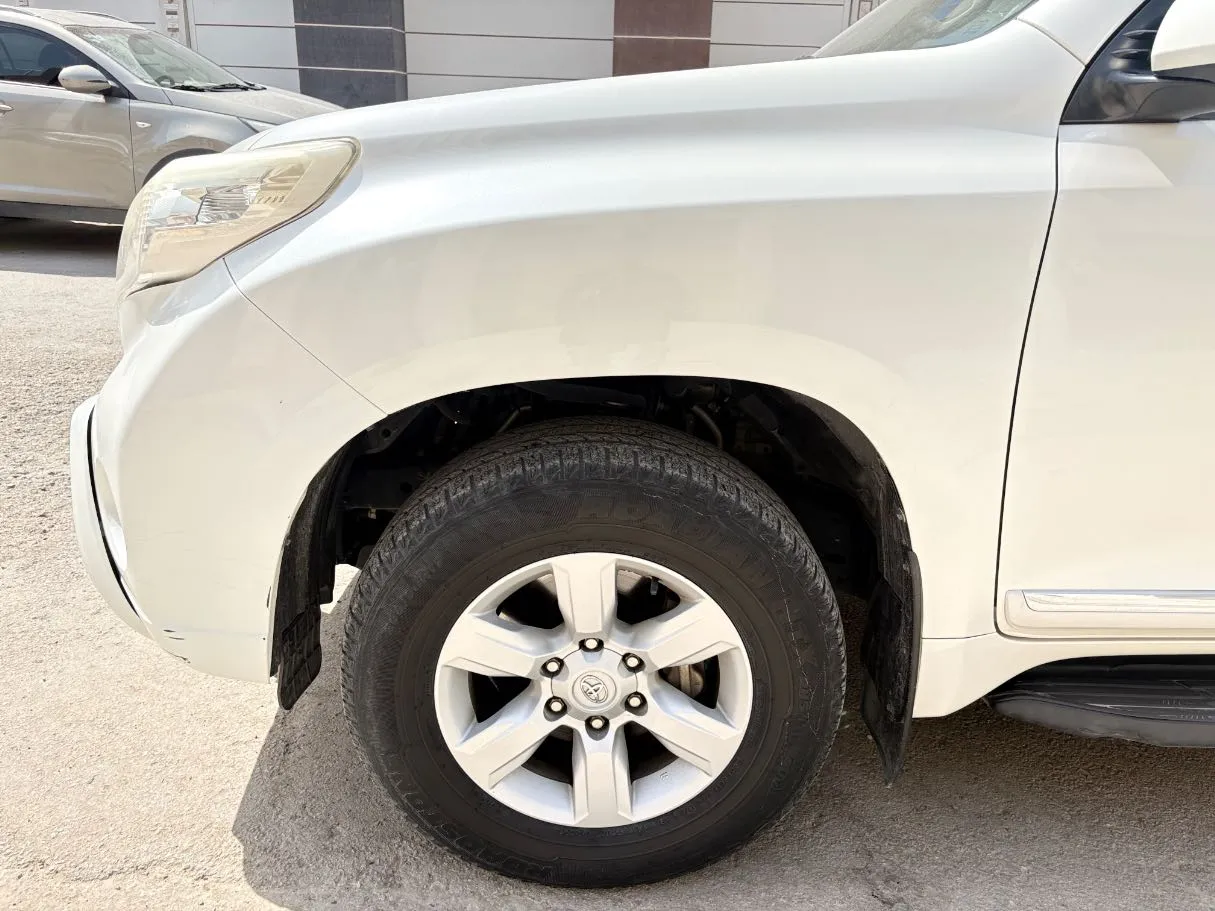 Car image 9