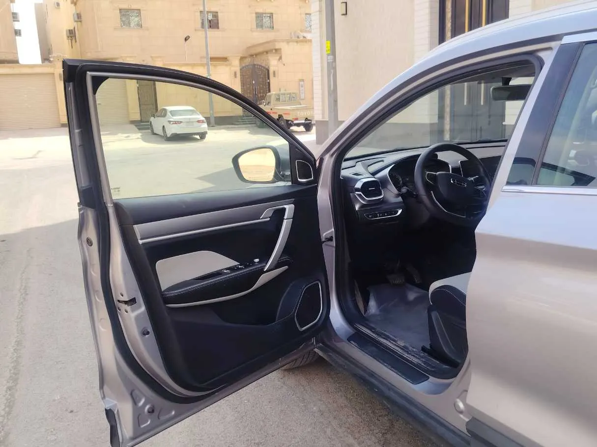 Car image 11
