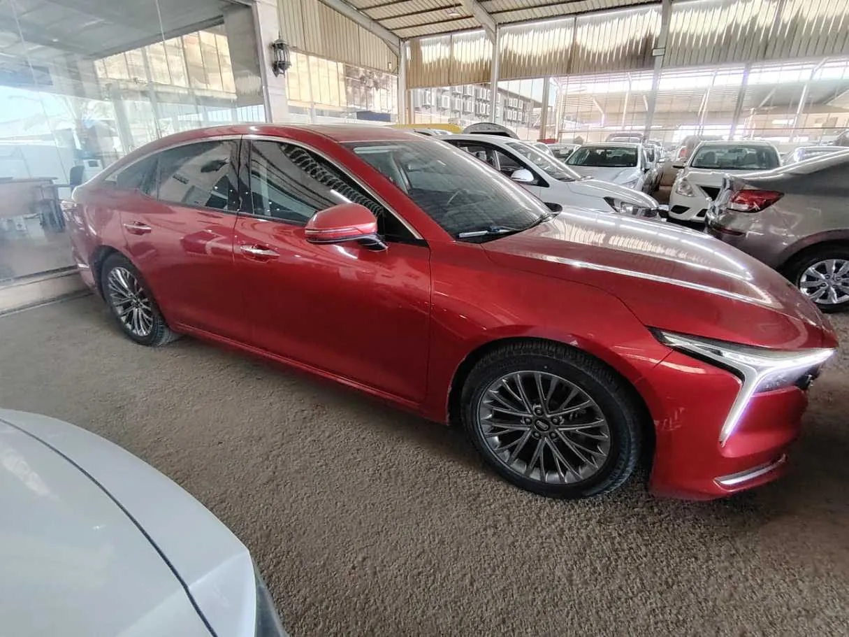 Car image 4