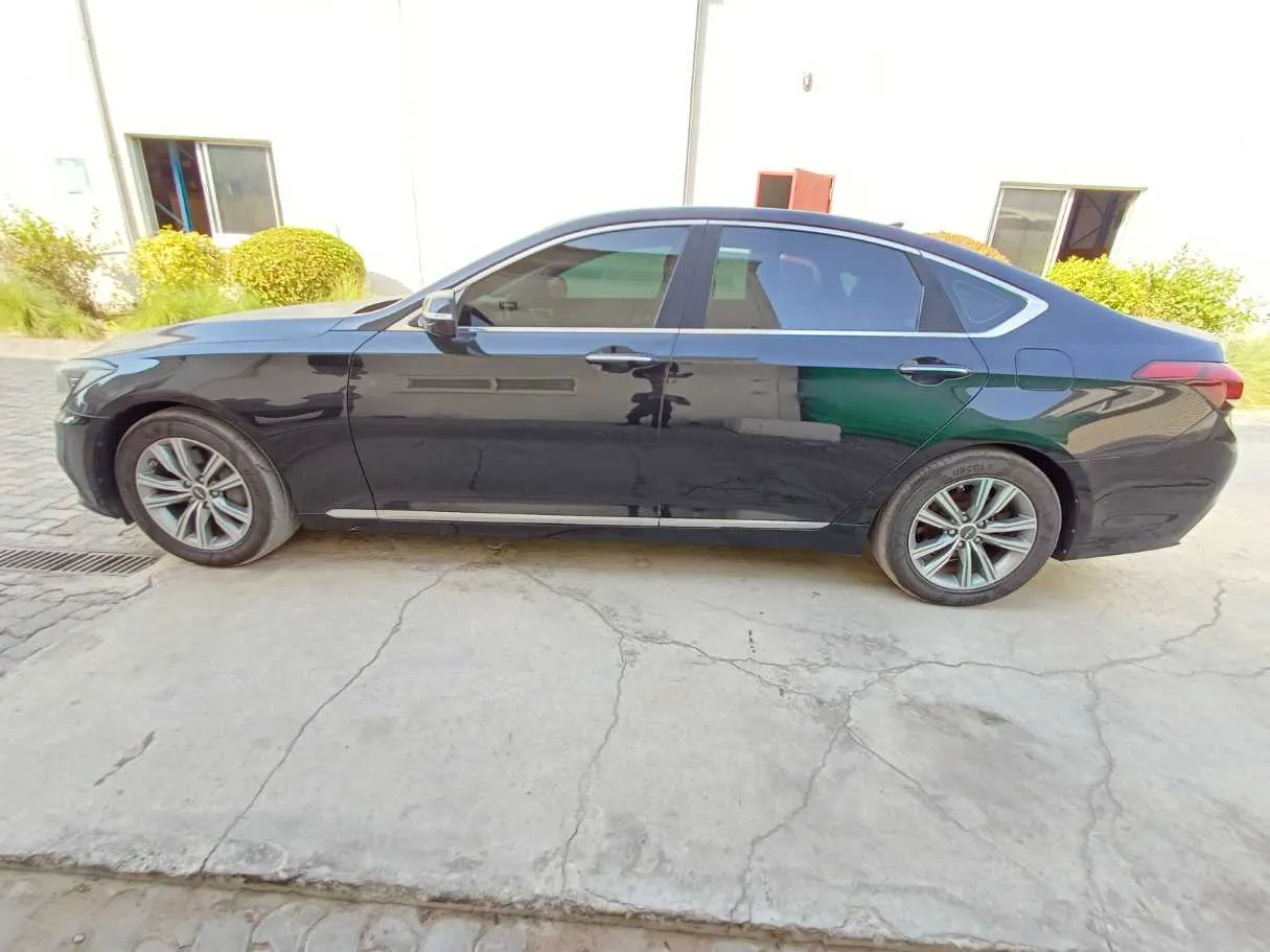 Car image 8