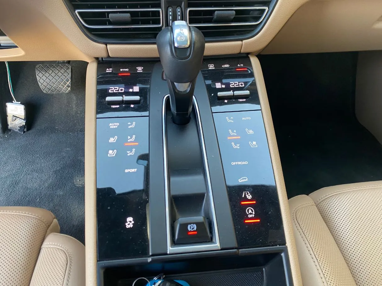 Car image 15
