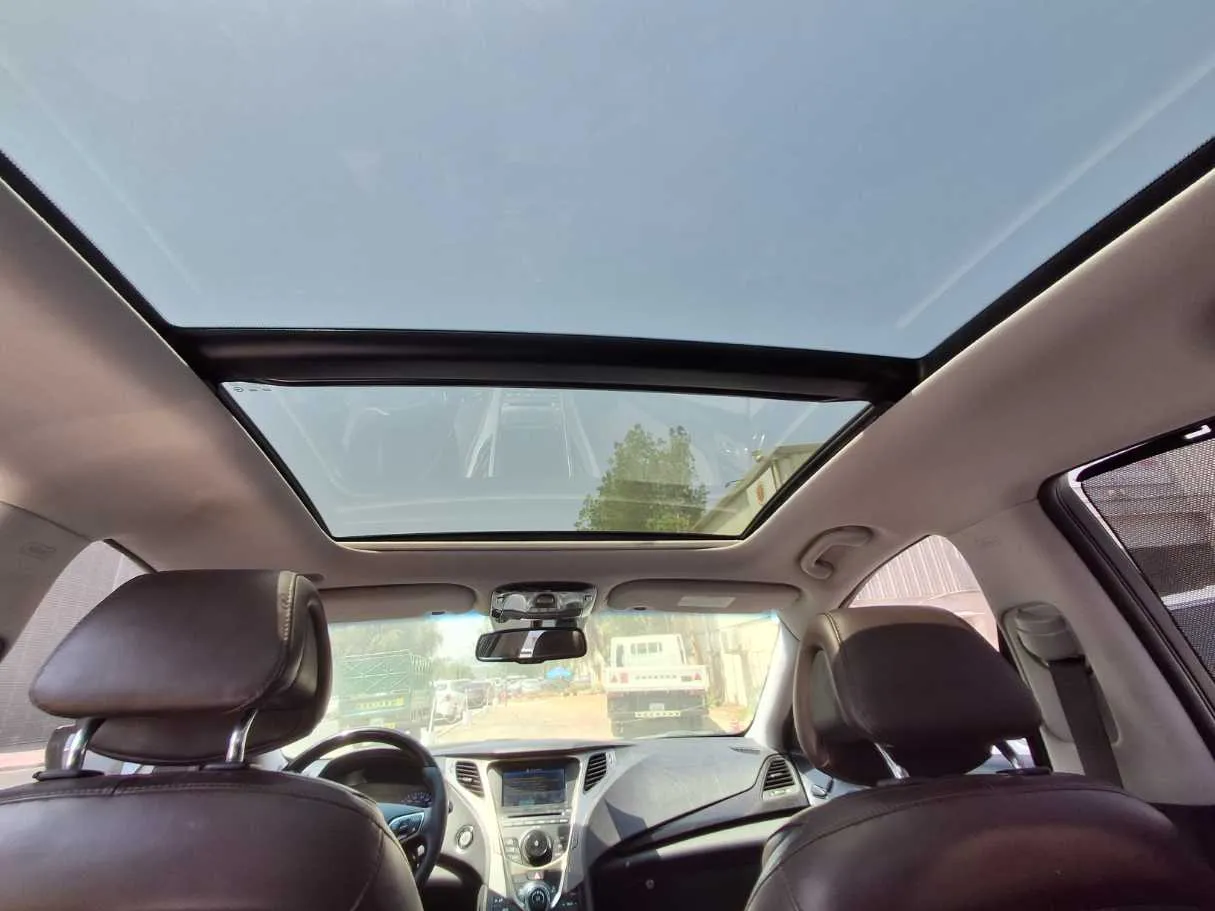 Car image 9